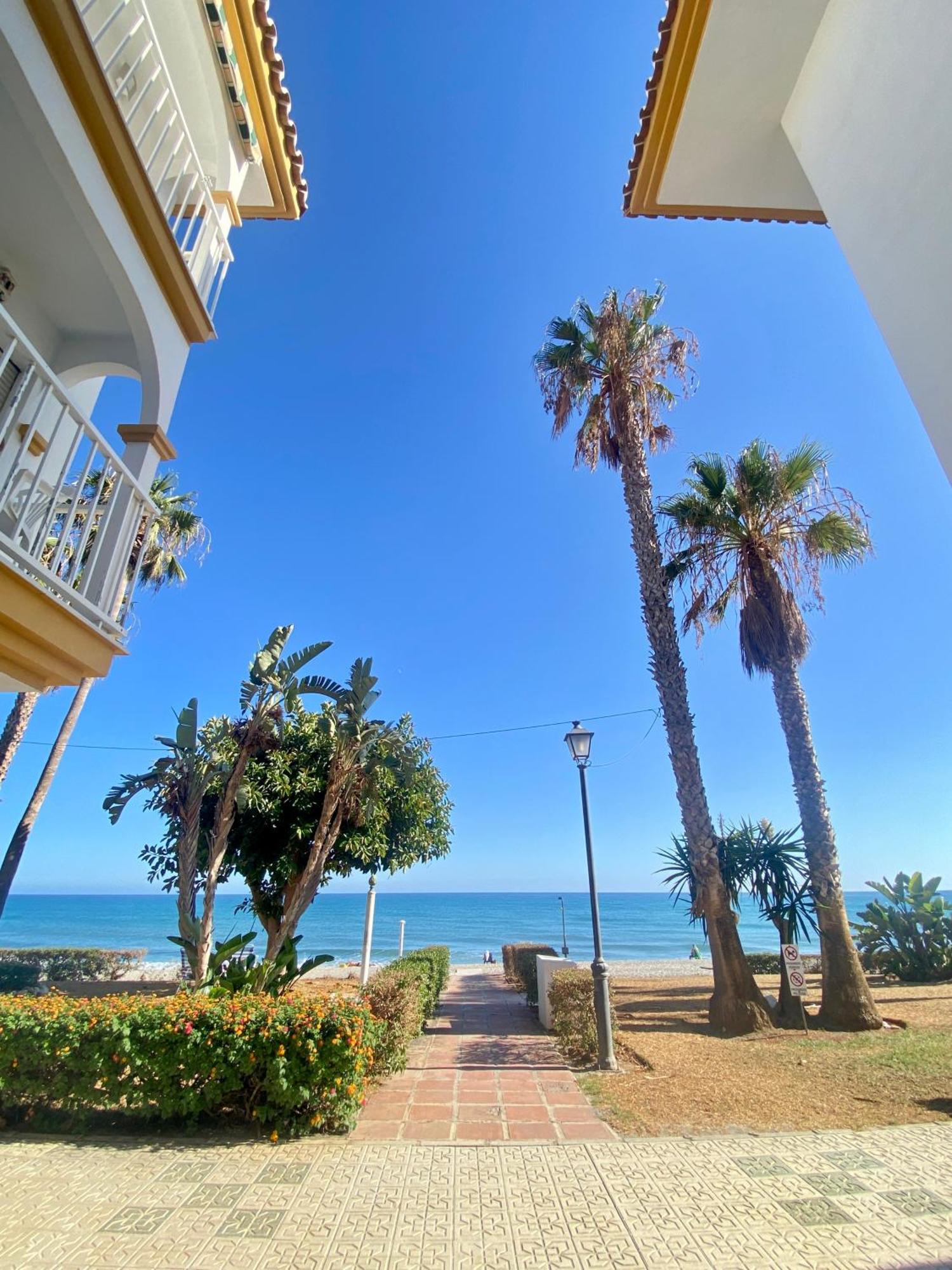 Ferienwohnung First Line Torrox Costa Exterior foto