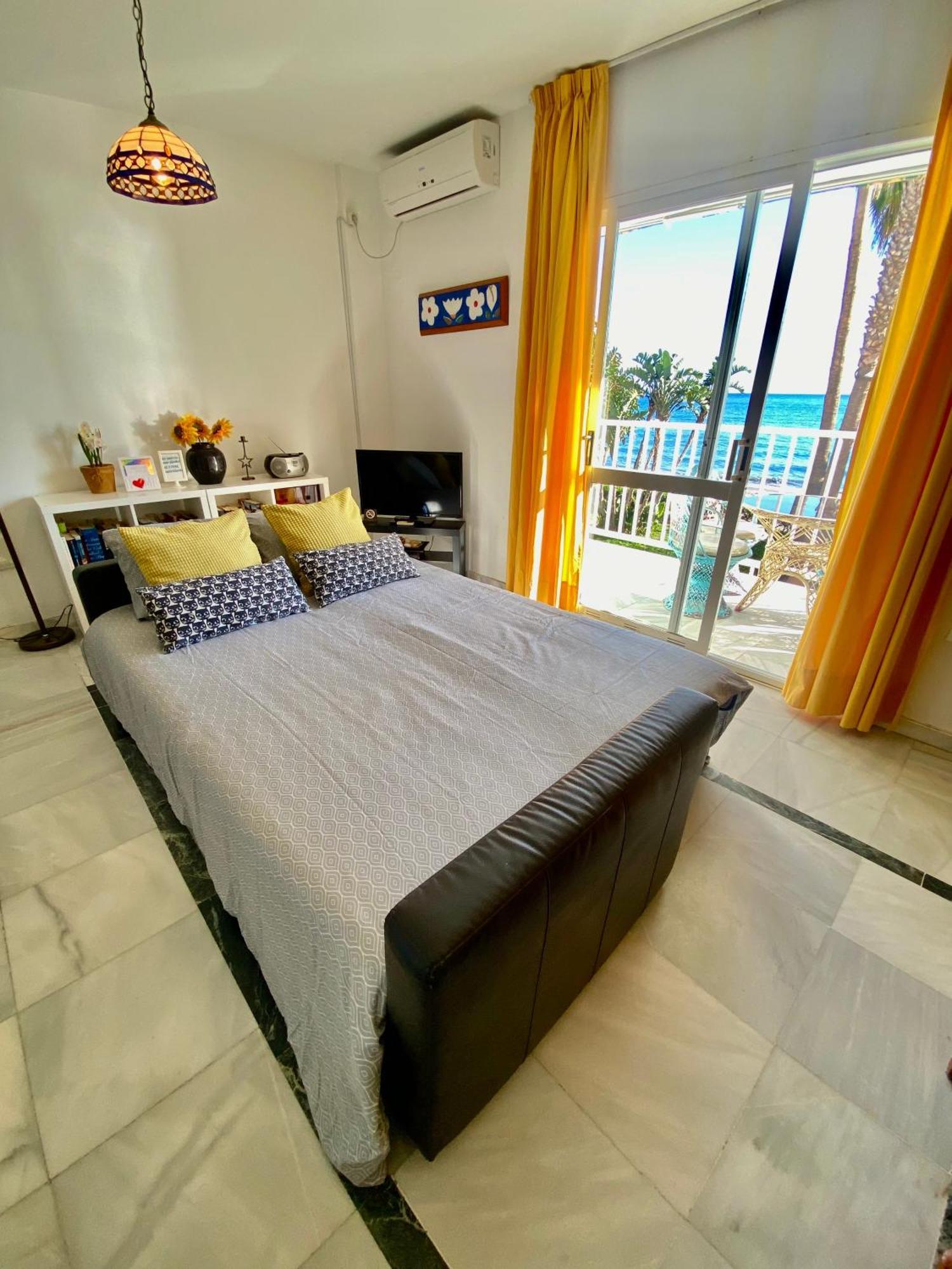 Ferienwohnung First Line Torrox Costa Exterior foto